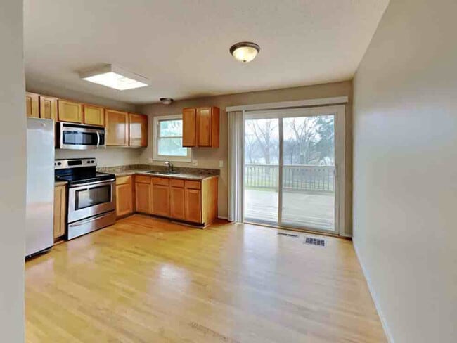 Building Photo - 7284 Springbrook Ln