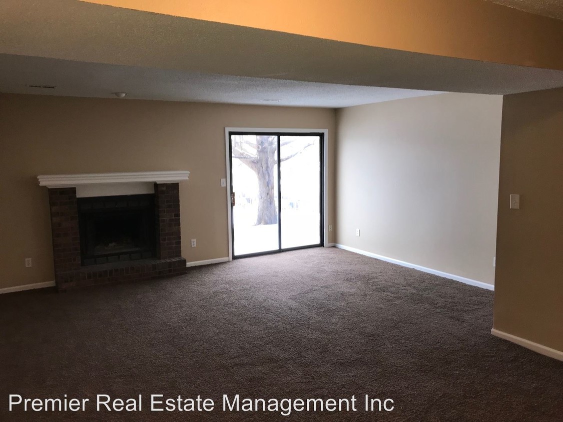 Primary Photo - 18905 E Manor Ct