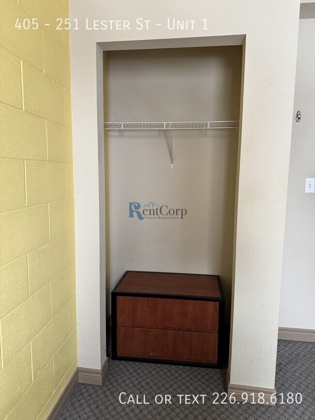 Photo du bâtiment - 251-251 Lester St