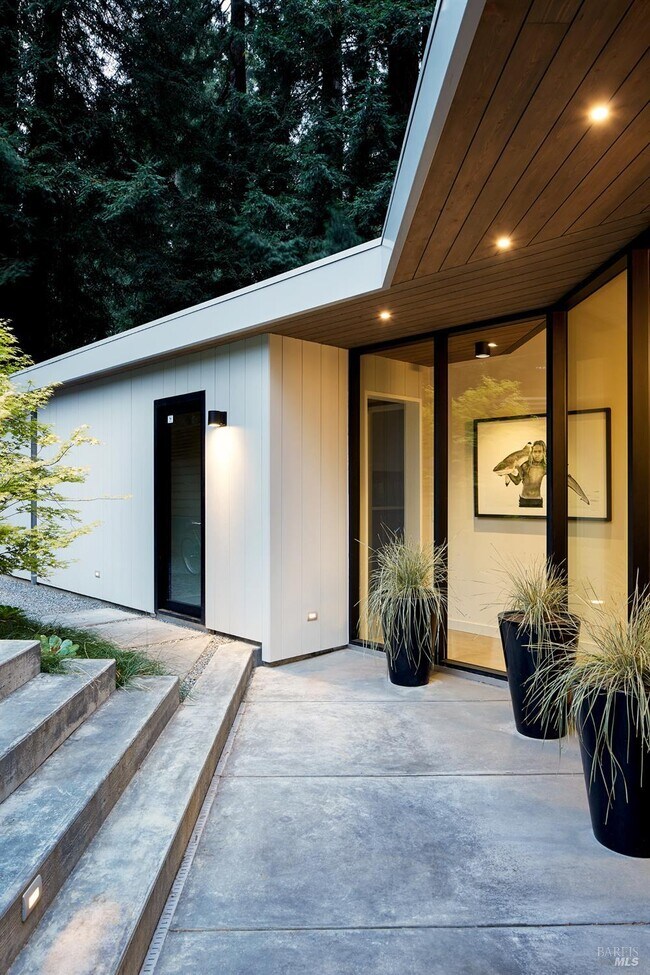 Foto del edificio - 297 Throckmorton Ave
