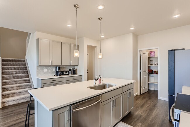 Foto del edificio - 10565 Paris St