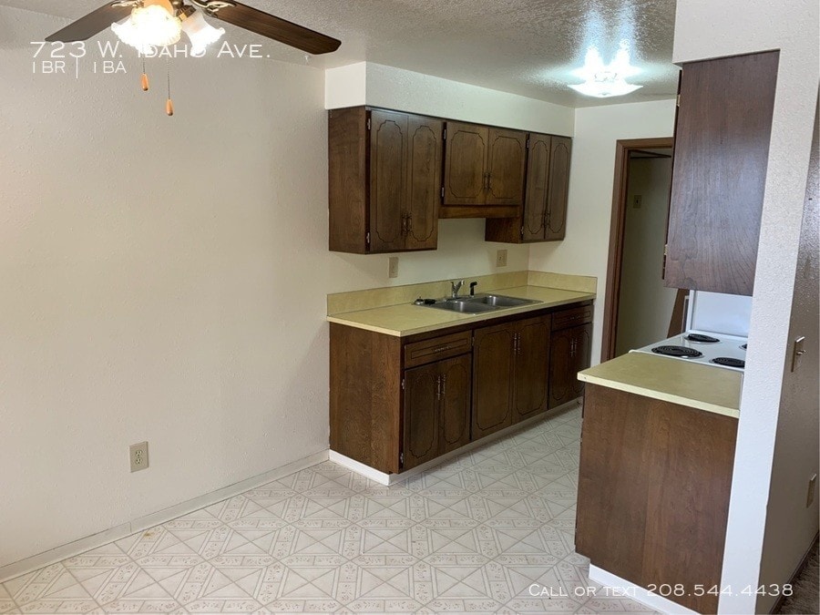 Building Photo - Broadway Manor Apartments, 723 W Idaho Ave