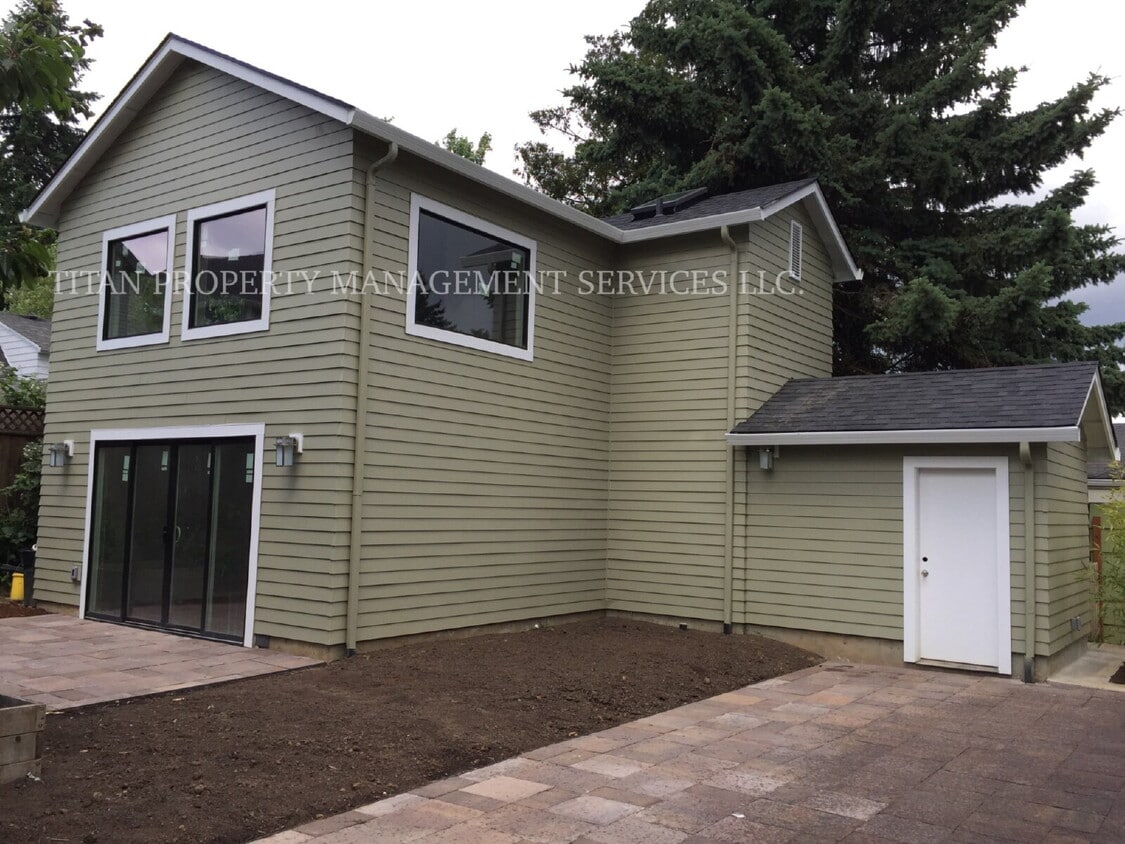 Modern 1BR+ Loft ADU with Private Fenced Yard & Gas Range - Modern 1BR Loft ADU with Private Fenced Yard & Gas Range