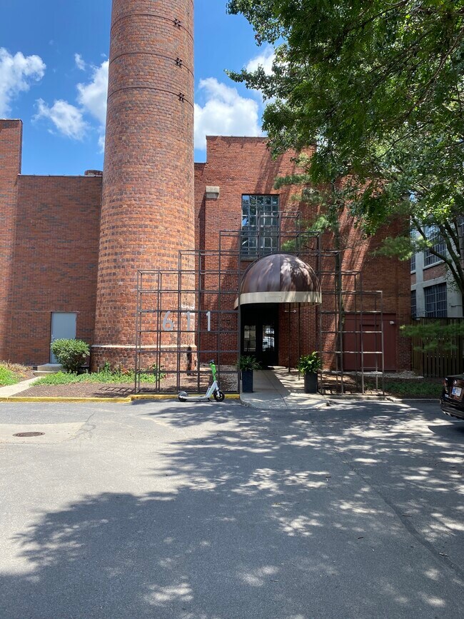 Foto del edificio - 611 N Park Ave