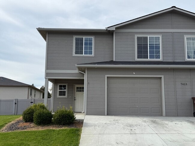 Foto del edificio - 7415 Saddlebrook Lp