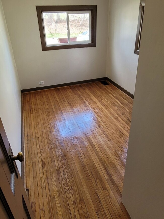 Building Photo - Cozy 2 bedroom single family home
