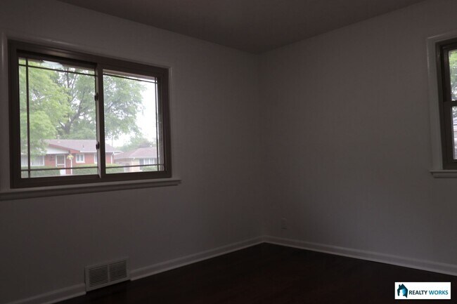 Foto del edificio - Won't last long, 3 bedroom, 2 bath house f...