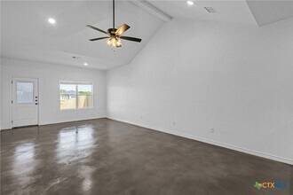 Building Photo - 905 Smoke Tree Ln