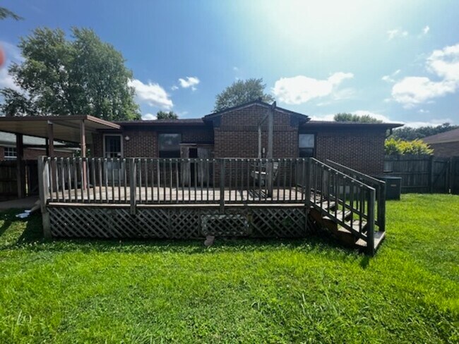 Foto del edificio - 6017 Larkgrove Dr