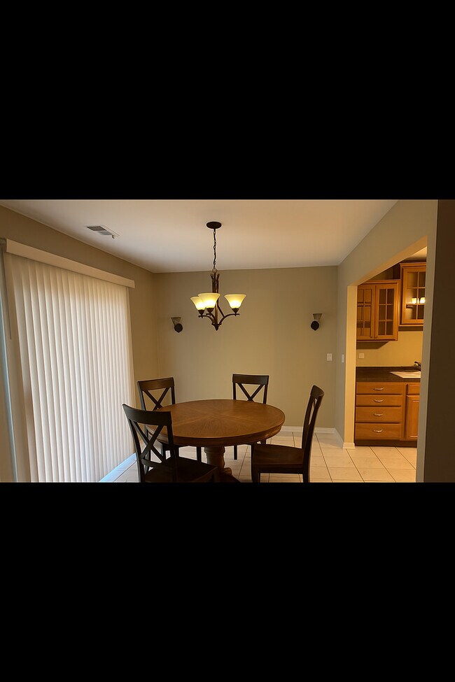 Building Photo - 1544 Williamsburg Dr