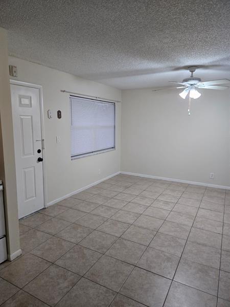 Foto del edificio - 402 Lakeside Dr