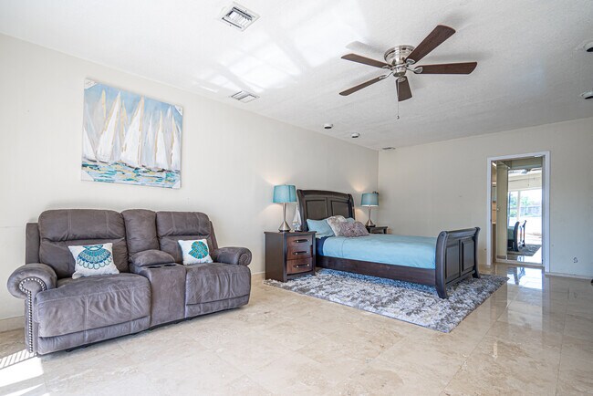 Foto del edificio - 6011 Orchard Tree Ln