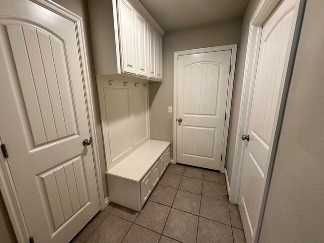 Building Photo - 4 bed 2 bath in Edmond