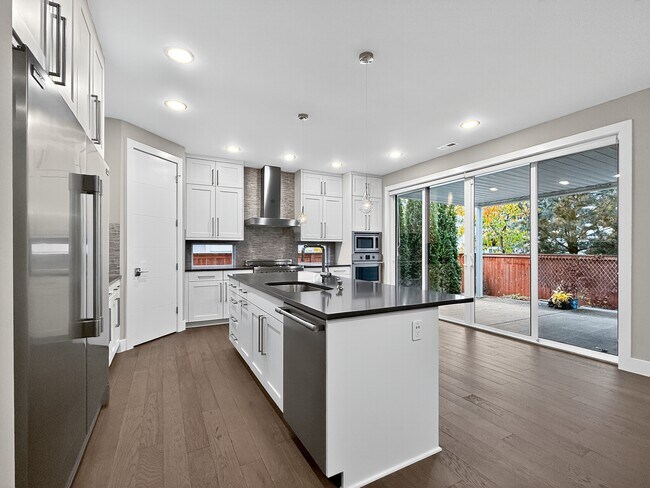 Foto del edificio - 2821 Garden Ave N