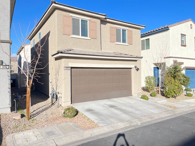 Building Photo - Beautiful 3 bedroom Home