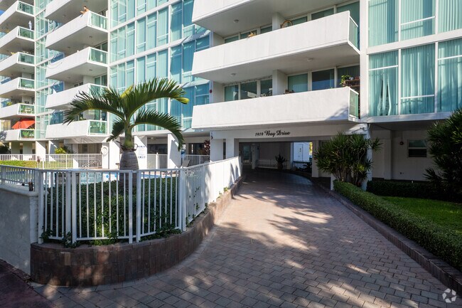 Foto del edificio - Vernon Arms Apartments