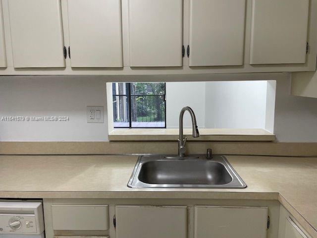 Foto del edificio - 8615 NW 8th St