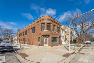 Building Photo - 4200 N Sacramento Ave