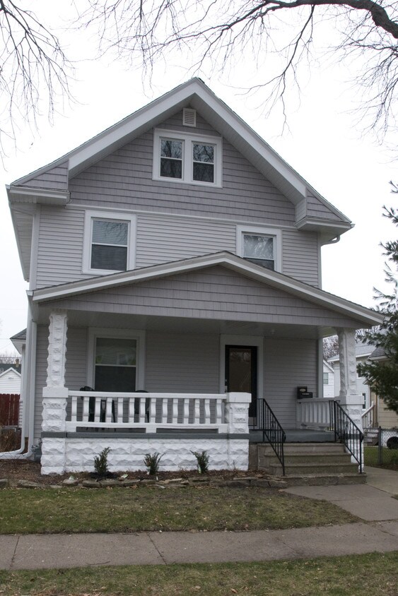 Duplex Front - 914 7th St SW