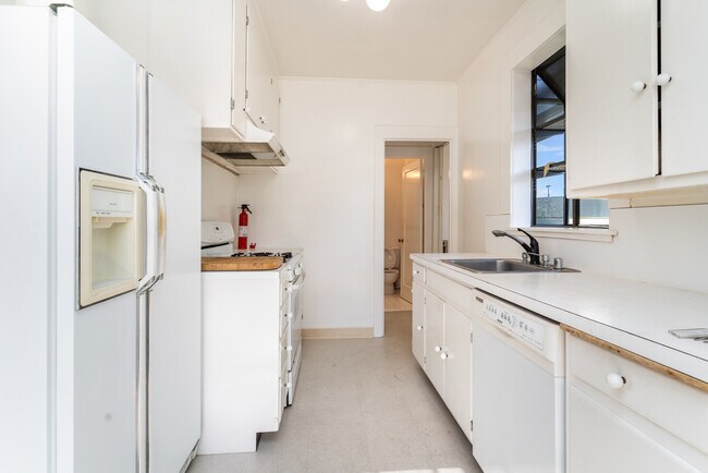 Foto del edificio - 2114 Clinton Ave