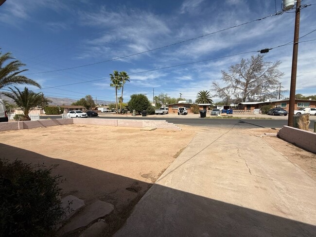Building Photo - 1325 N Venice Ave