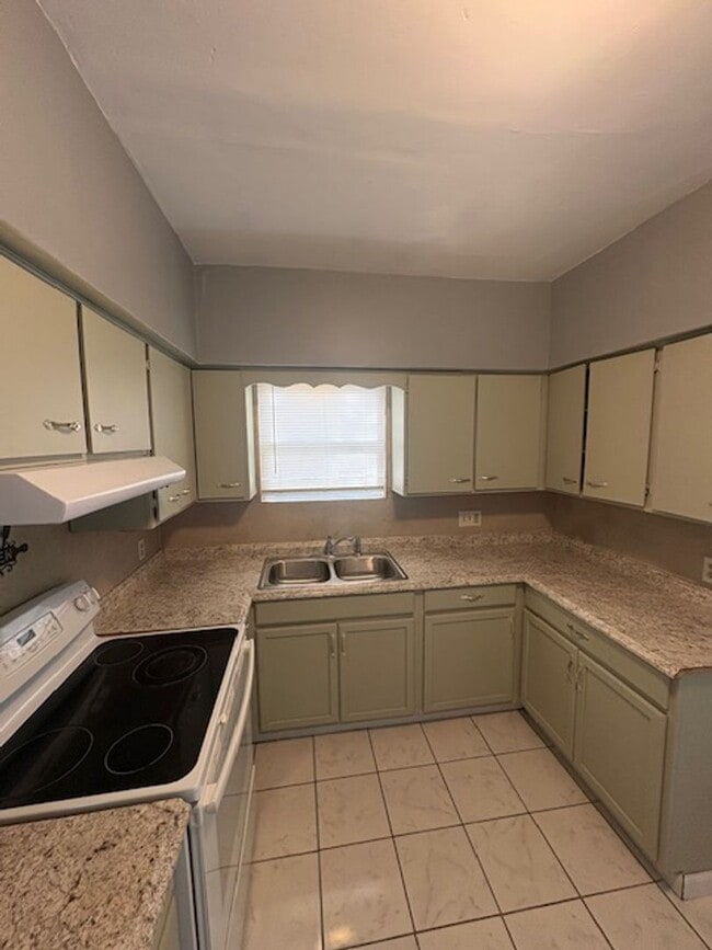 Foto del edificio - 2405 N Sheridan Rd