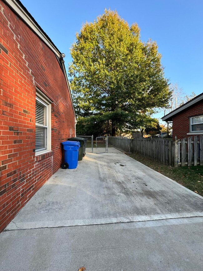 Foto del edificio - 2470 Millbrook Dr