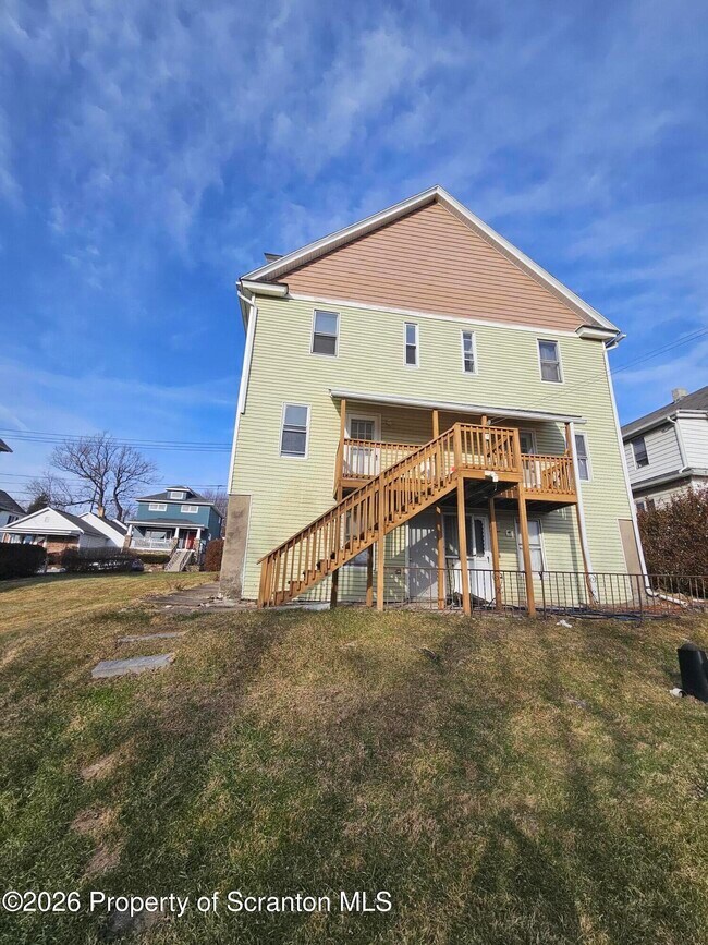 Building Photo - 1044 John Ave