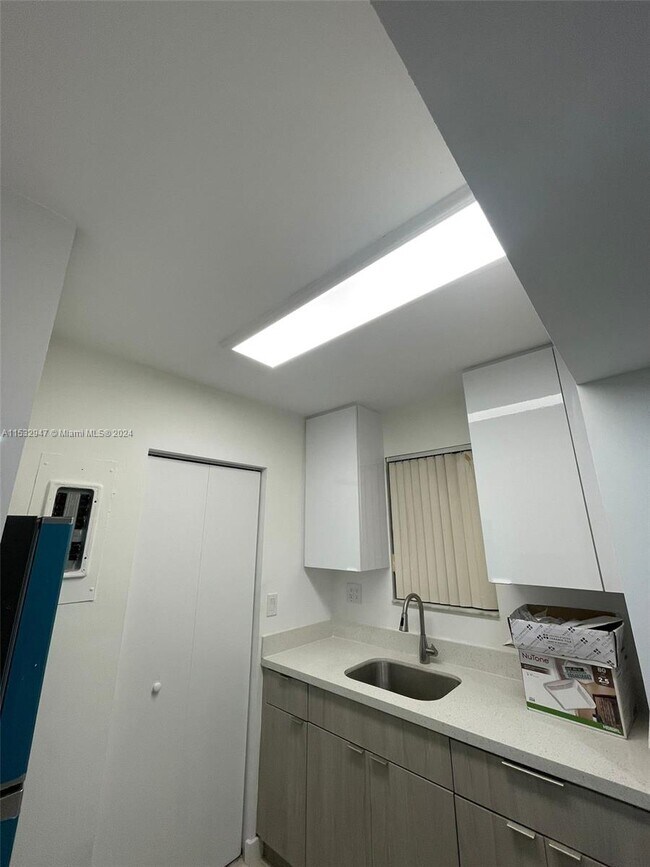 Foto del edificio - 570 NW 114th Ave