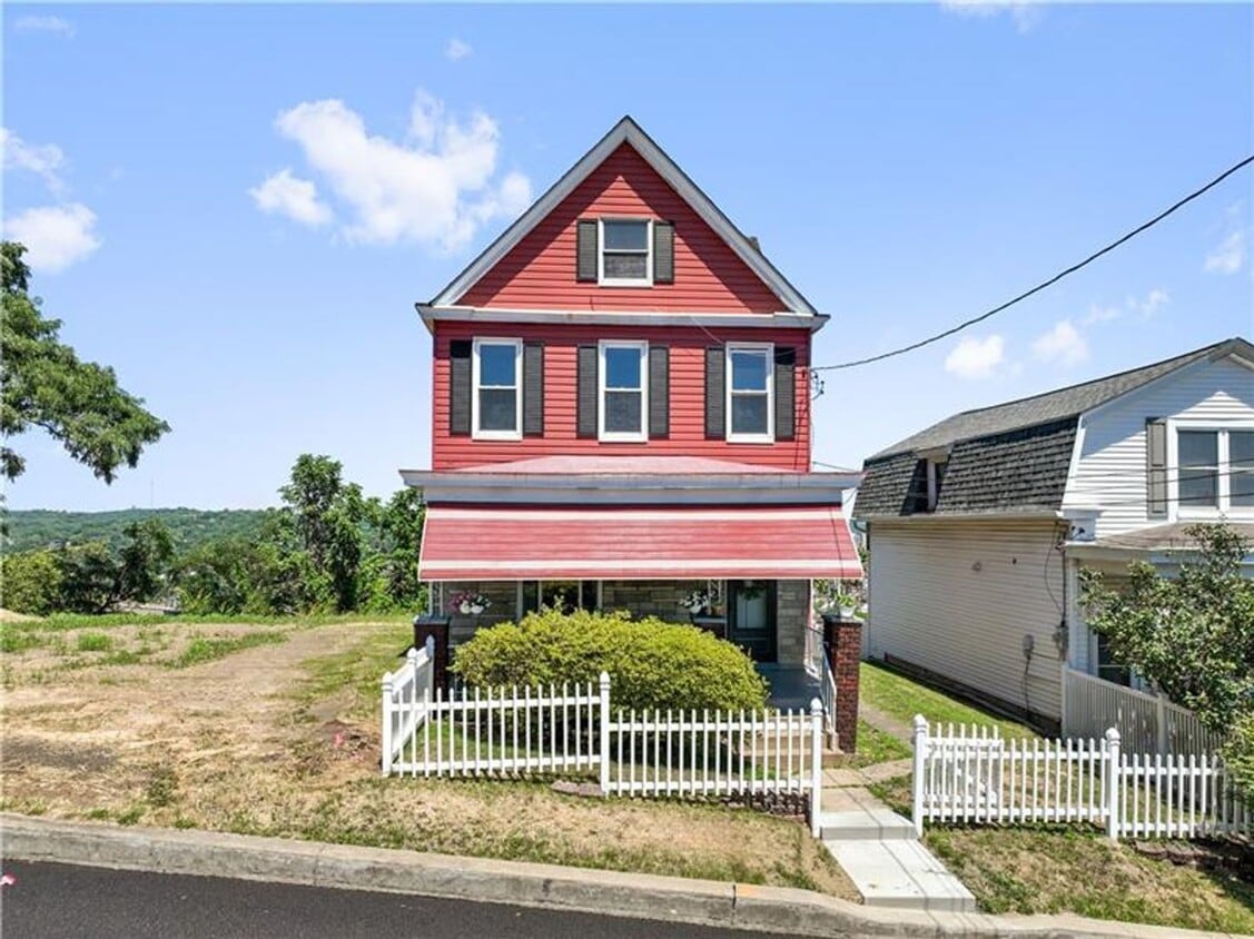 Primary Photo - Breathtaking City Views – 3 Bedroom Home M...