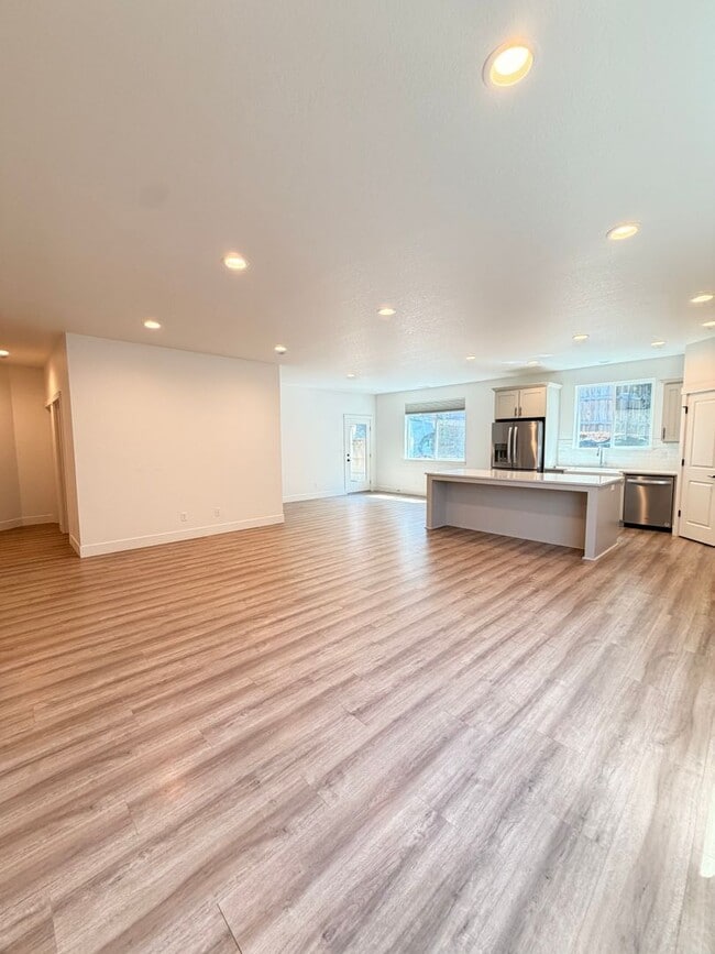 Building Photo - 3481 Snowberry Rd