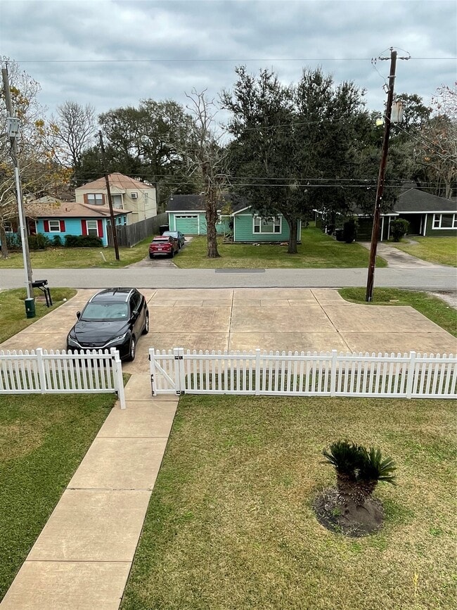 Building Photo - 1018 S Booth Ln