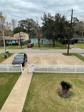 Building Photo - 1018 S Booth Ln