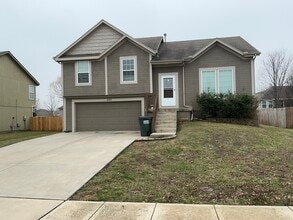 Building Photo - 643 E Apache St