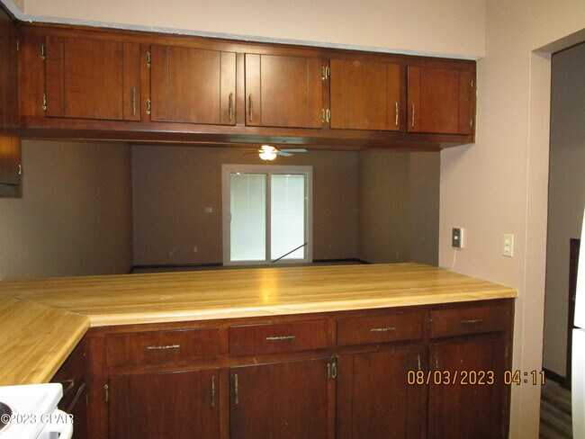 Foto del edificio - 6913 Cherry St