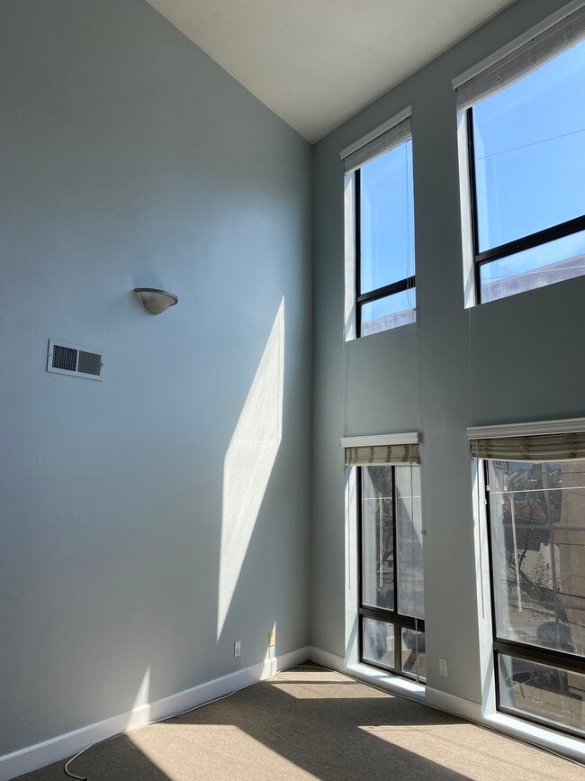 Building Photo - 1633 S Bentley Ave