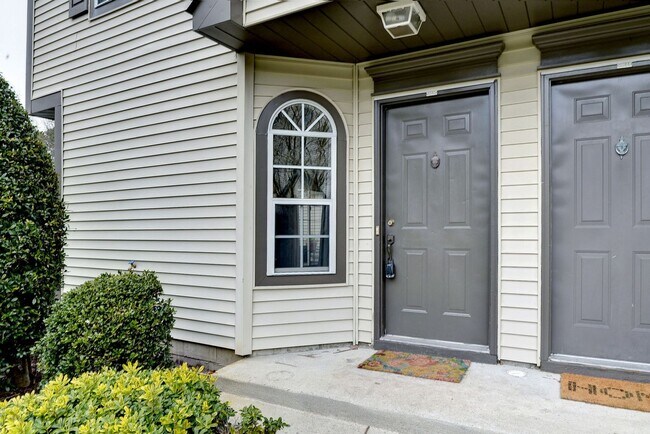 Foto del edificio - OPEN HOUSE SAT 4/13/24 11:30 AM - 12:30 PM