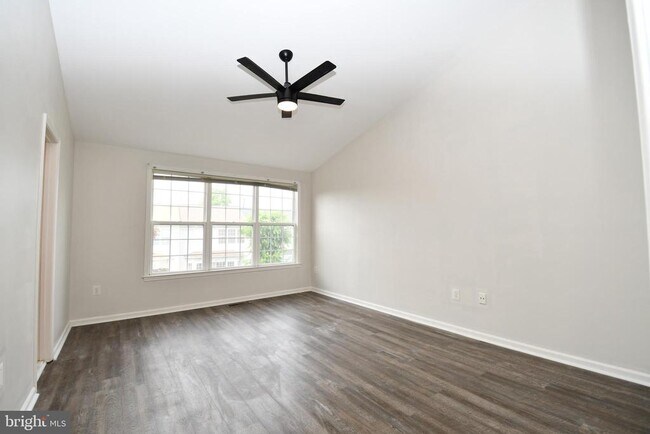 Foto del edificio - 6216 Roudsby Ln