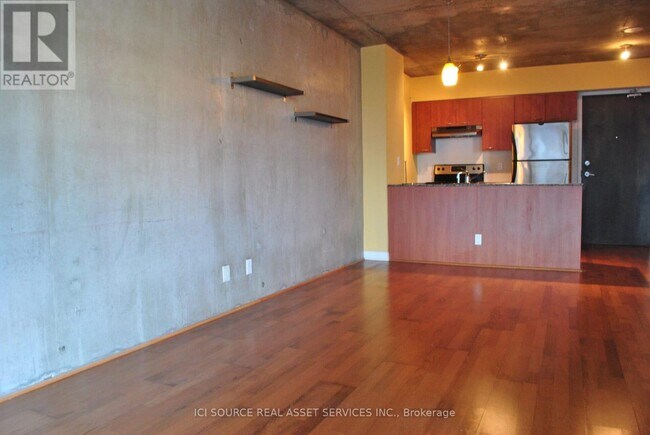 Photo du bâtiment - 22 Wellesley St E