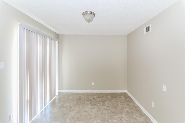 Foto del edificio - 4344 Castle Heights Dr