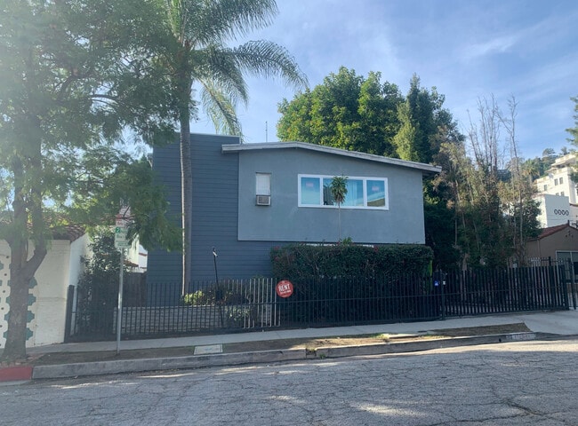 Building Photo - 1477 Havenhurst Dr