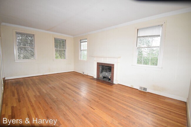 Building Photo - 3 br, 2 bath House - 1096 Manning Heights