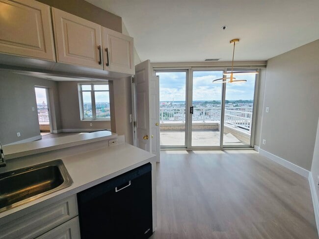 Building Photo - 100 Harborview Dr