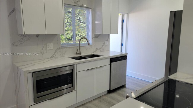 Foto del edificio - 1269 NE 145th St