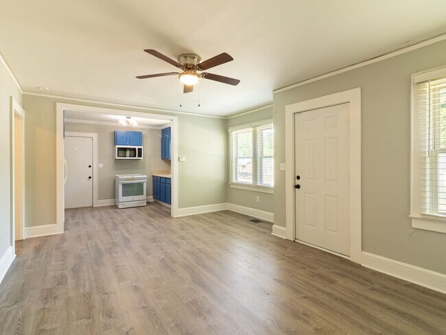 Foto del edificio - $400 Off first month rent.  Newly renovate...