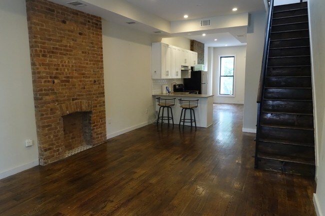 Foto del edificio - 34A Rochester Ave