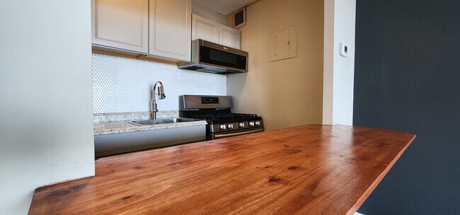 Foto del edificio - 2500 N Van Dorn St