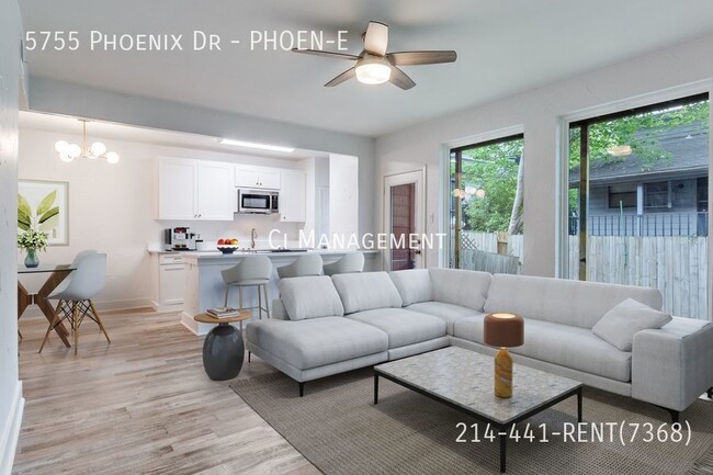 Building Photo - This spacious two bedroom two bath town ho...