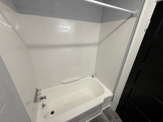 Foto del edificio - 6921 Urner Ave