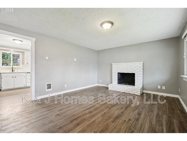 Building Photo - 15006 NE Rancho Dr